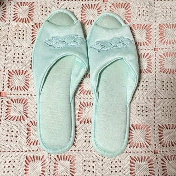 Vintage Vassarette Slippers Women’s ‘60’s Retro Pastel Baby Blue L/XL Plush - Picture 1 of 4